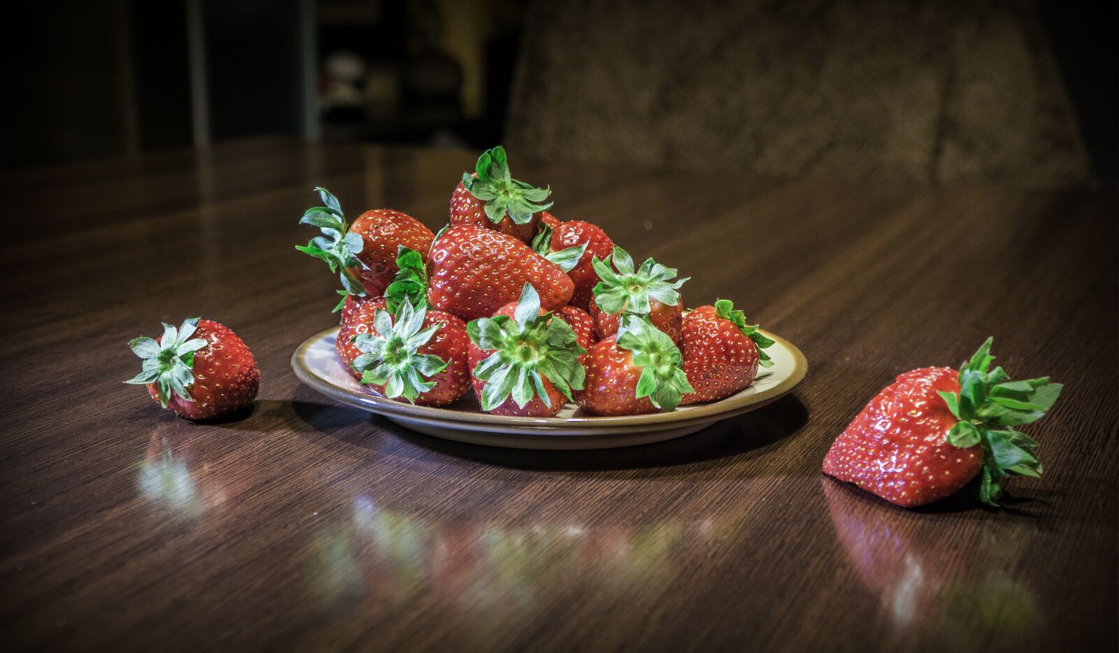 Sony a6000 + Sony E PZ 18-105mm F4 G OSS sample photo. Strawberries, fruit, red photography