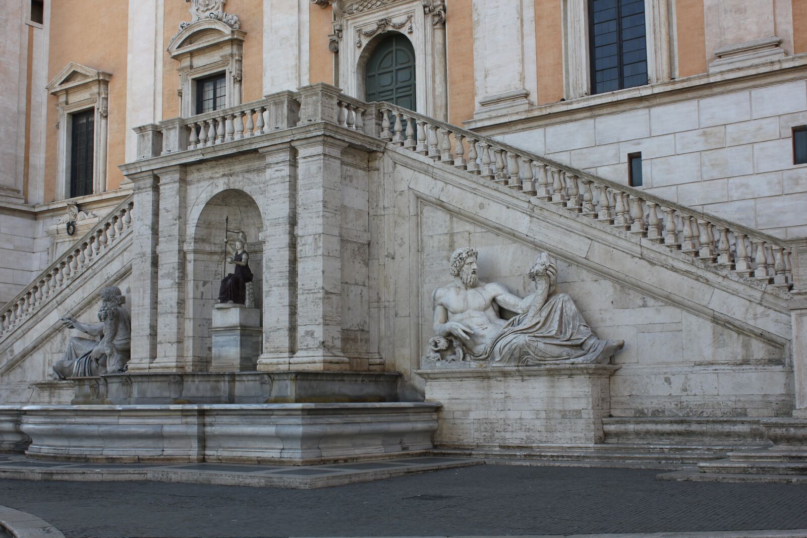 Canon EOS 550D (EOS Rebel T2i / EOS Kiss X4) sample photo. Statue, expression, marble photography