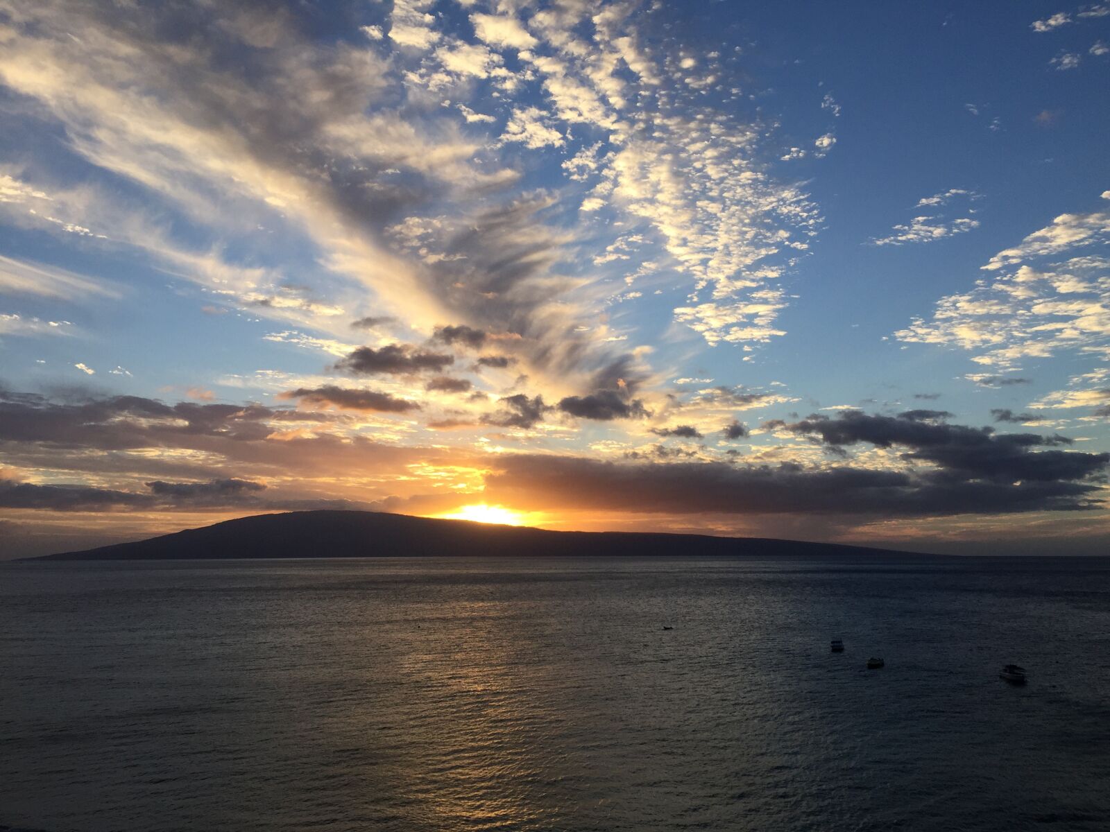 iPhone 6 back camera 4.15mm f/2.2 sample photo. Hawaii, sunset, sea photography