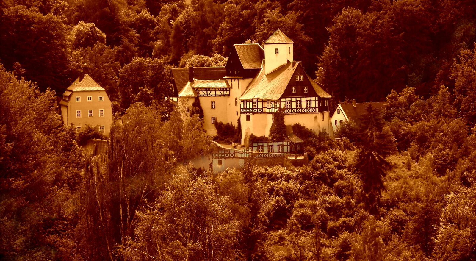 MEDION MD86824 sample photo. Ore mountains, castle rauenstein photography