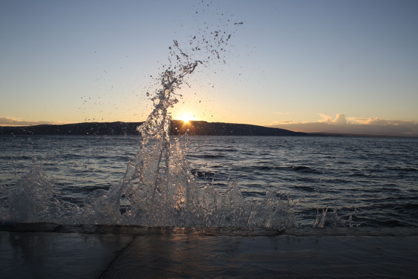 Canon EOS 1000D (EOS Digital Rebel XS / EOS Kiss F) sample photo. Croatia, gout, wave photography