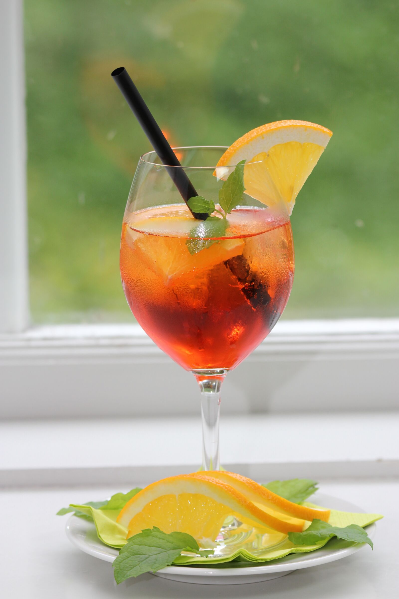 Canon EOS 550D (EOS Rebel T2i / EOS Kiss X4) sample photo. Aperol spritz, tingling, drink photography