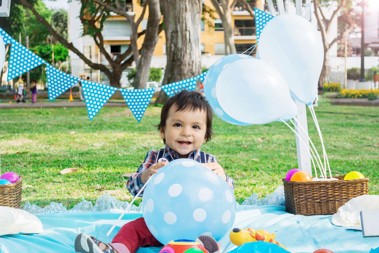 Nikon D5200 sample photo. Bebe, ball, child photography