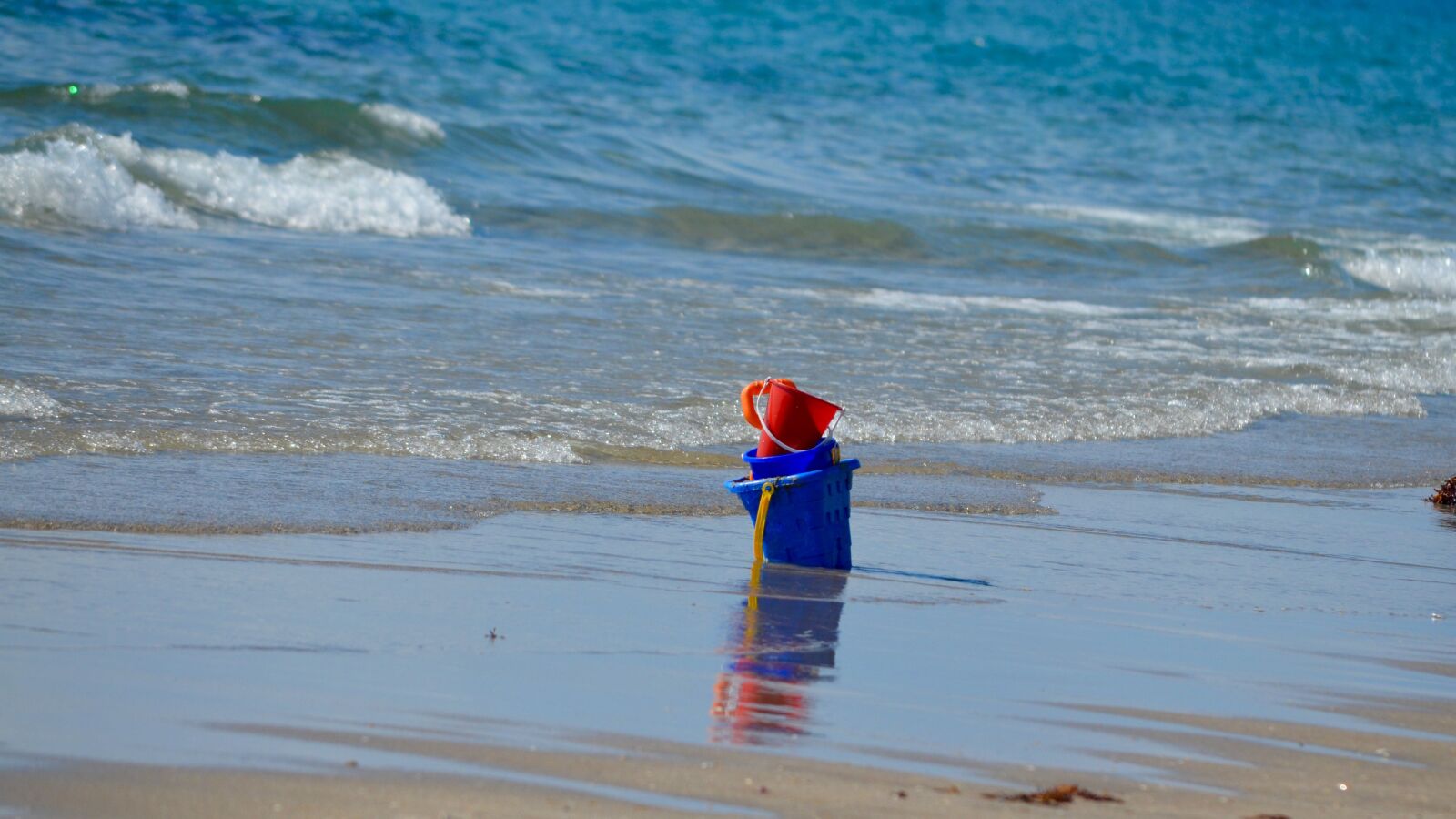Nikon D5100 sample photo. Beach, sand, solitude photography