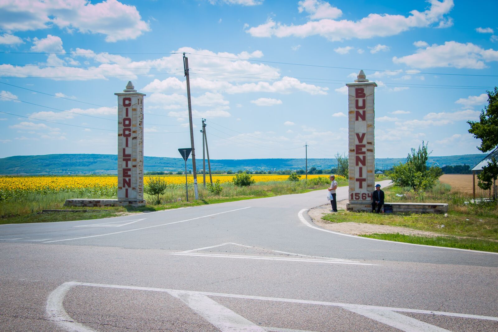 Canon EF-S 18-135mm F3.5-5.6 IS USM sample photo. Trase, gate, steps photography