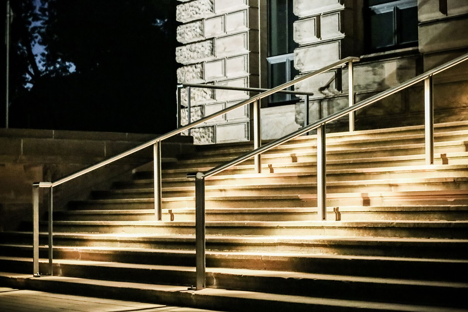 Canon EOS 70D + Canon EF 50mm F1.8 STM sample photo. Stairs, curb, railing photography