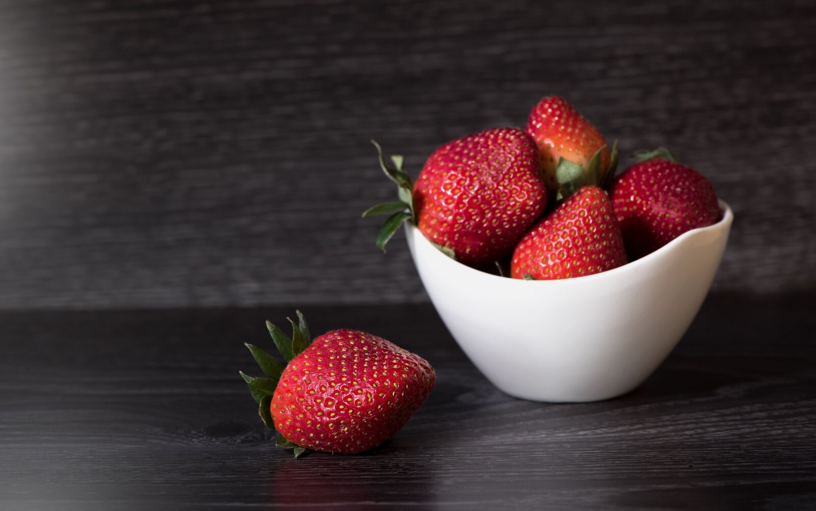 Nikon D750 sample photo. Strawberries, red, ripe photography