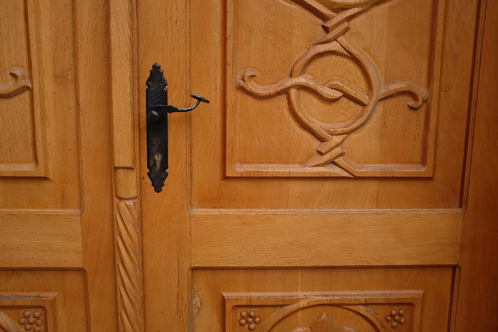 Fujifilm X100T sample photo. Front door, heavy, wooden photography