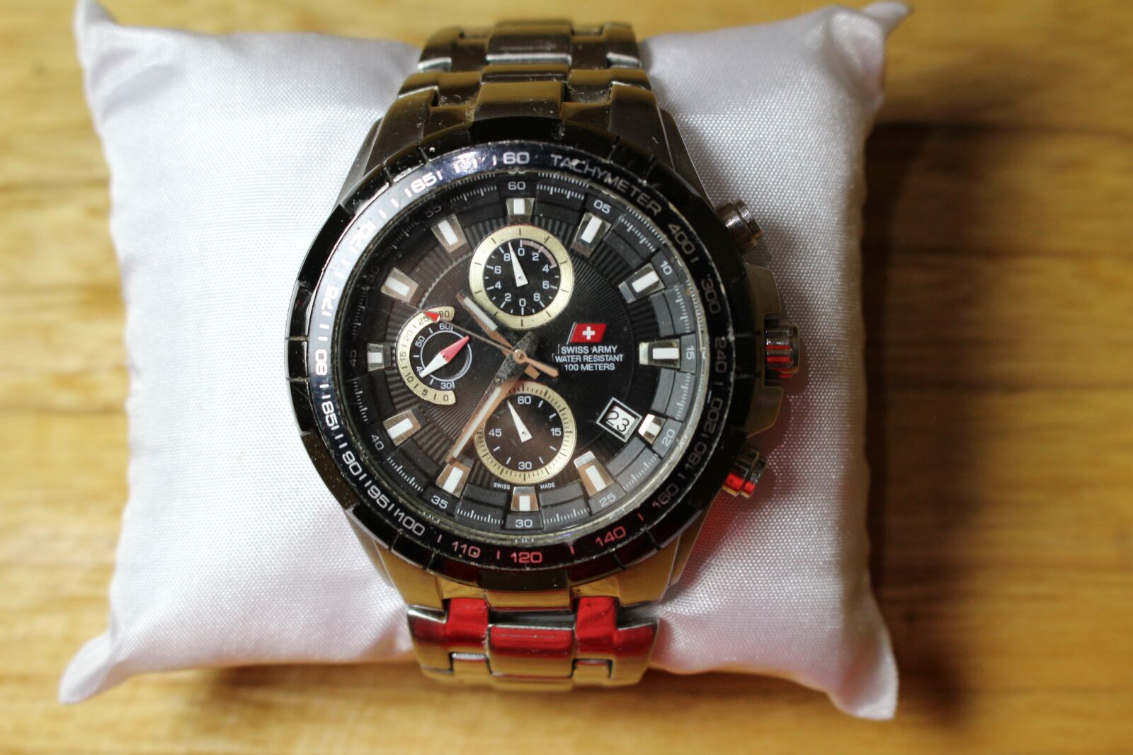 Canon EOS 1200D (EOS Rebel T5 / EOS Kiss X70 / EOS Hi) sample photo. Fashion, wristwatch, wa photography