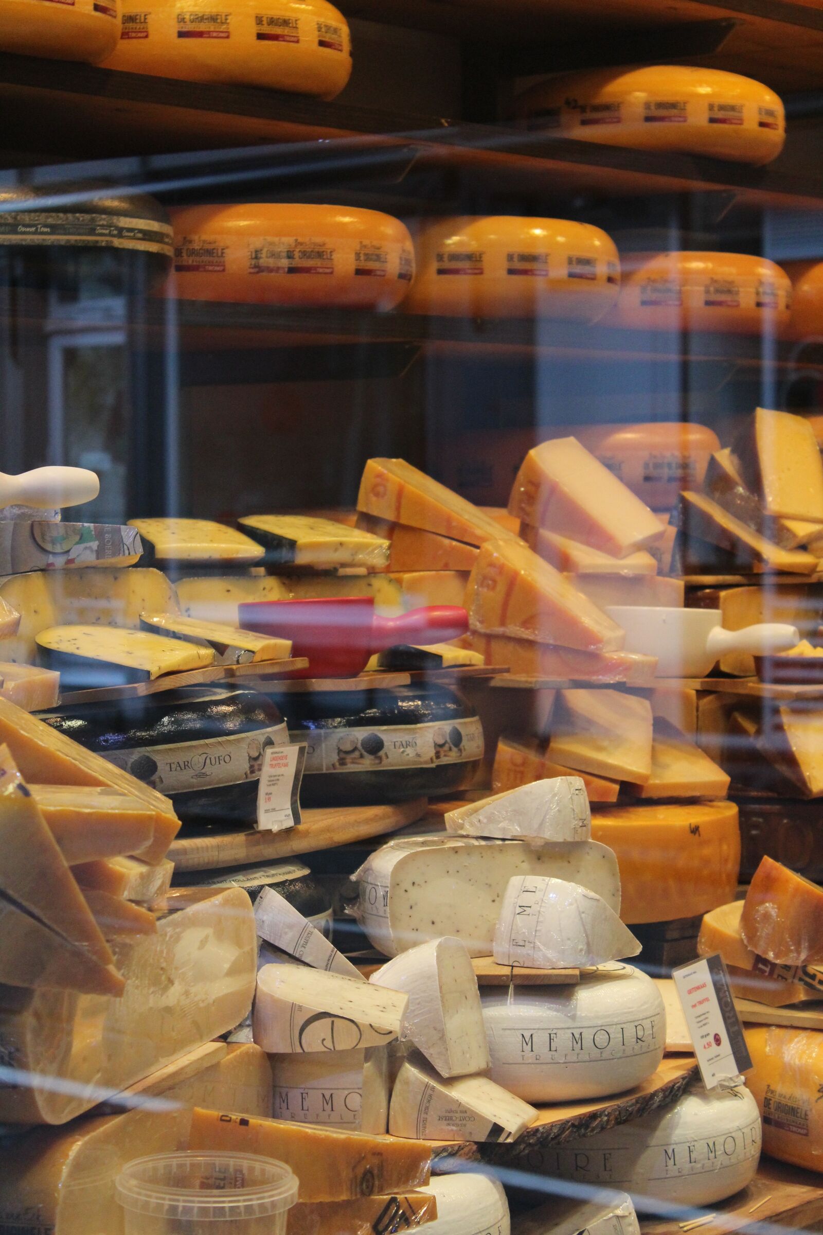 Canon EOS 1200D (EOS Rebel T5 / EOS Kiss X70 / EOS Hi) sample photo. Amsterdam, cheese, netherlands photography