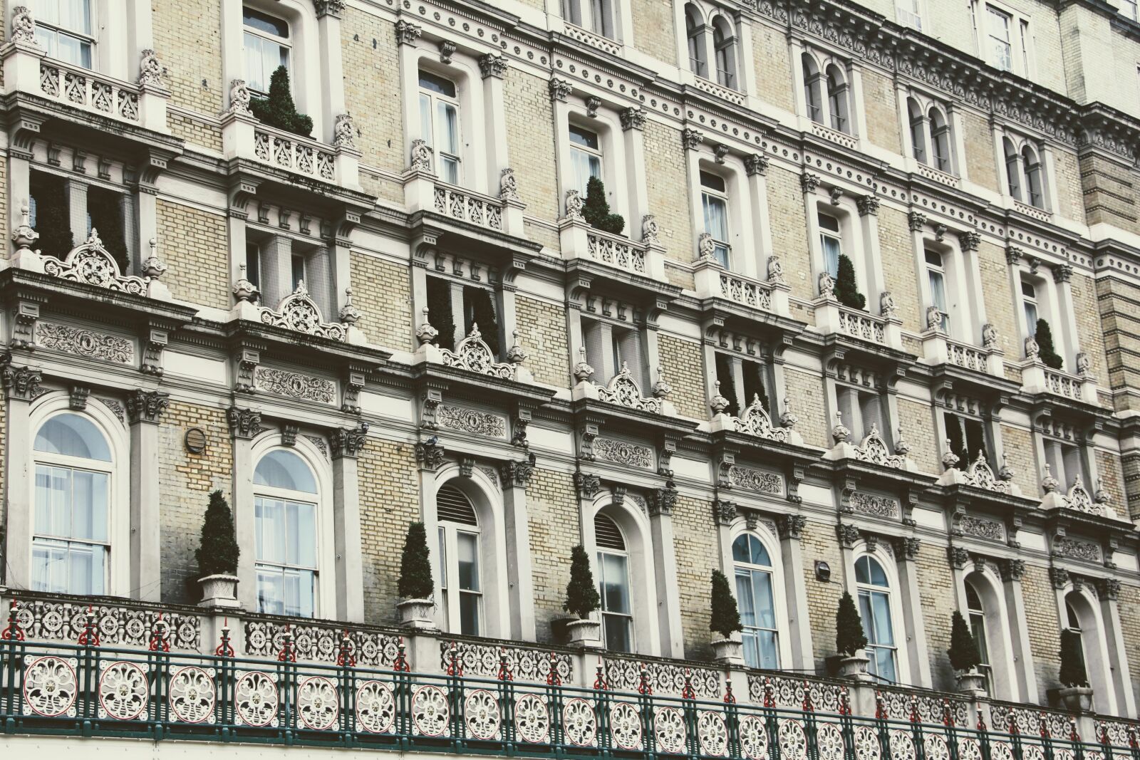 Canon EOS 60D sample photo. London, building, facade photography