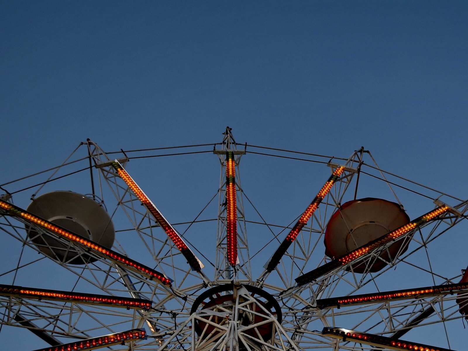 Nikon D5500 sample photo. Amusement, dusk, illumination, mechanism photography