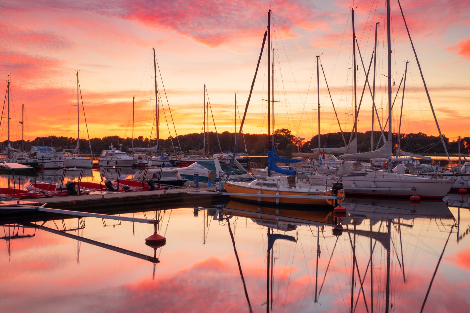 Sony SLT-A77 sample photo. Boats, sunset, sailboats photography