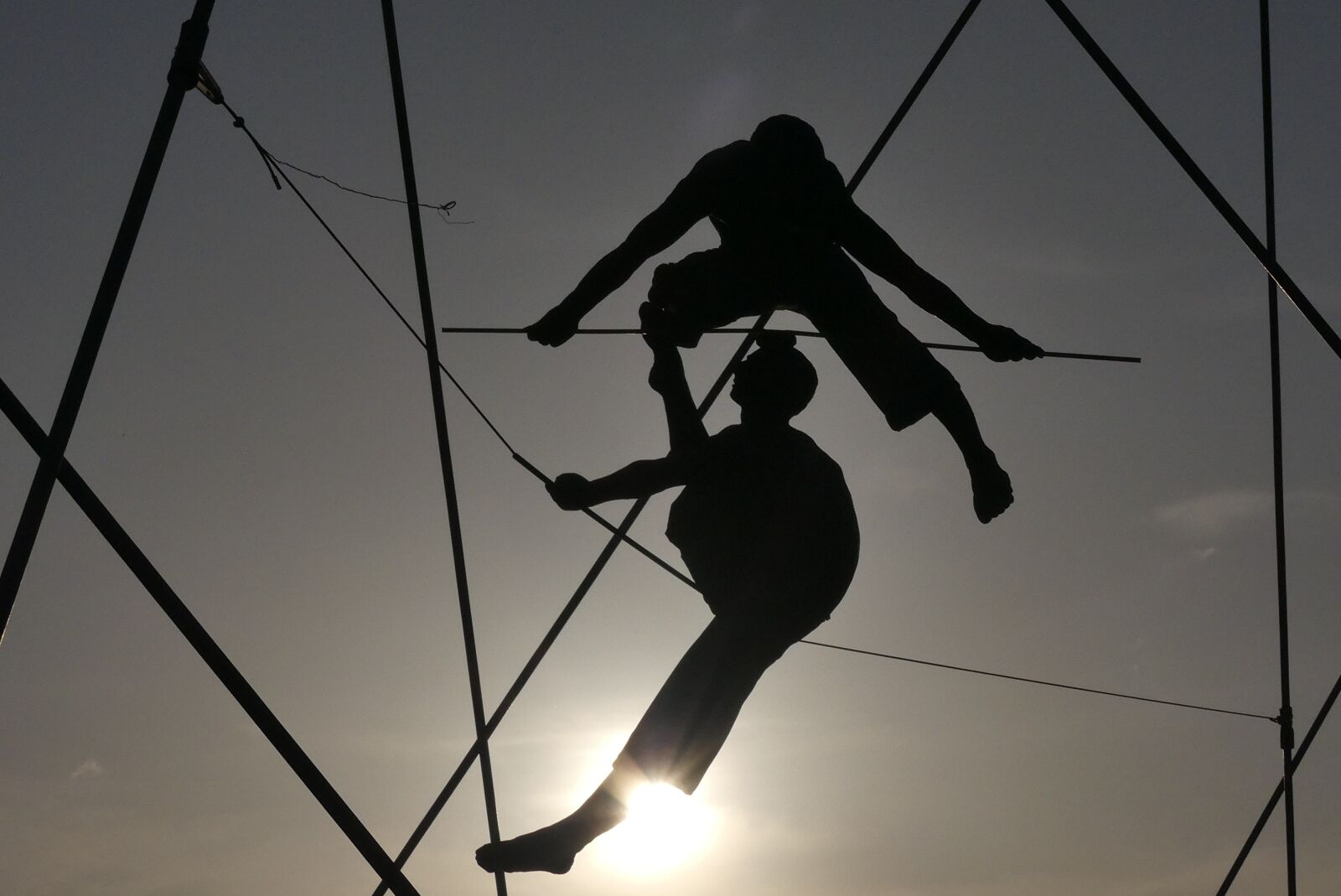 Panasonic Lumix DMC-FZ300 sample photo. The silhouette, rope, sculpture photography