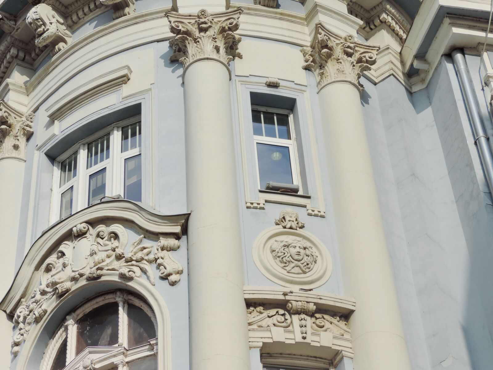 Nikon Coolpix P520 sample photo. Baroque, facade, heraldry, heritage photography