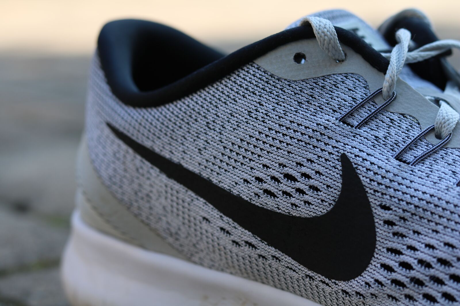Canon EOS 750D (EOS Rebel T6i / EOS Kiss X8i) sample photo. Shoes, nike, sport photography