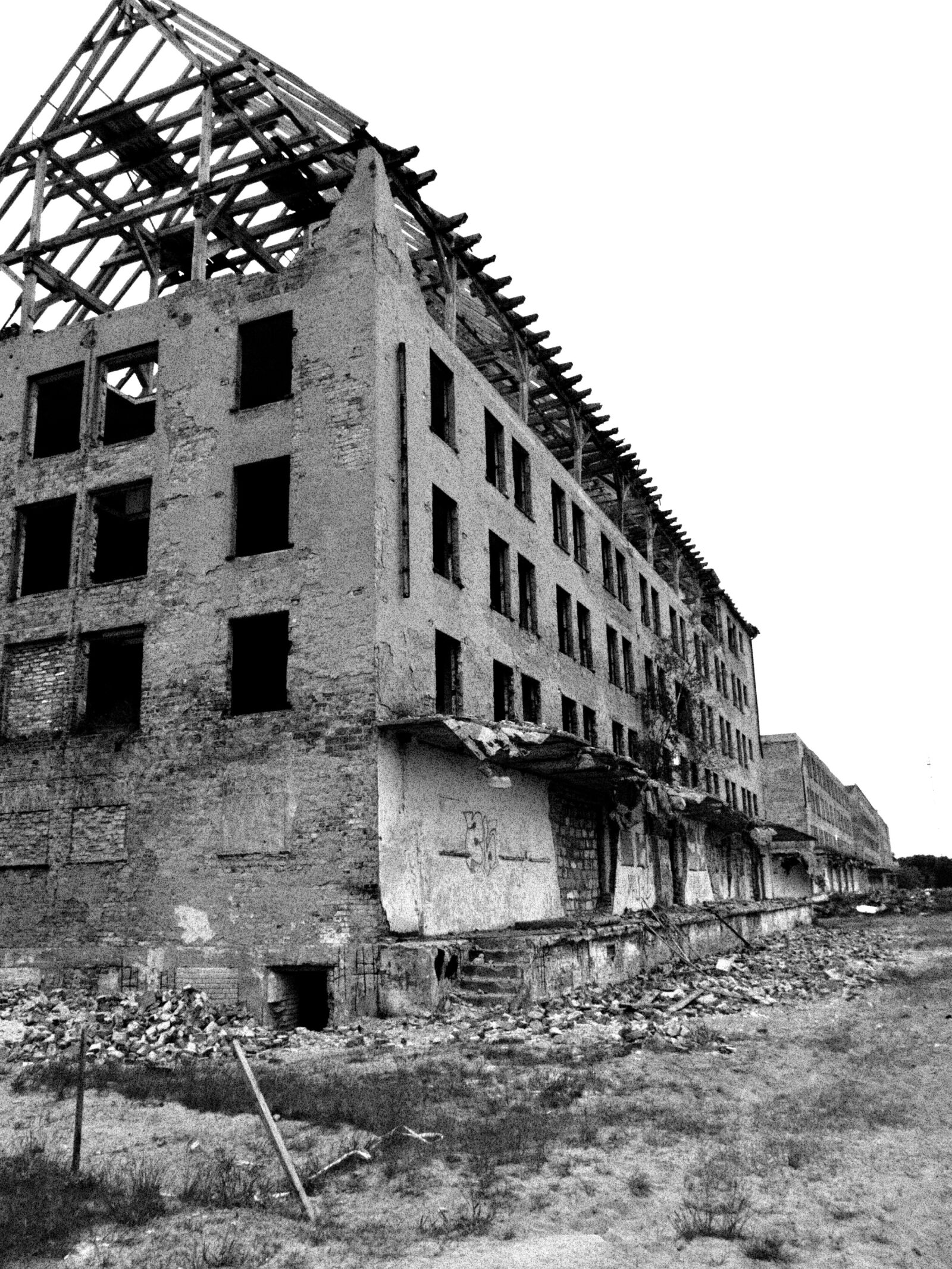 Canon PowerShot G15 sample photo. Crash, abandoned, hdr photography