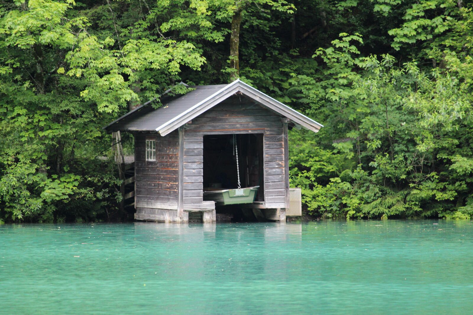 Canon EF-S 55-250mm F4-5.6 IS STM sample photo. Cottage, boathouse, lake photography