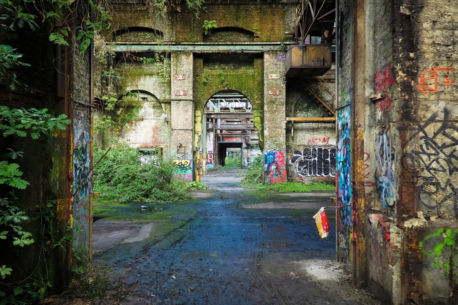 Olympus OM-D E-M10 sample photo. Lost places, rooms, abandoned photography