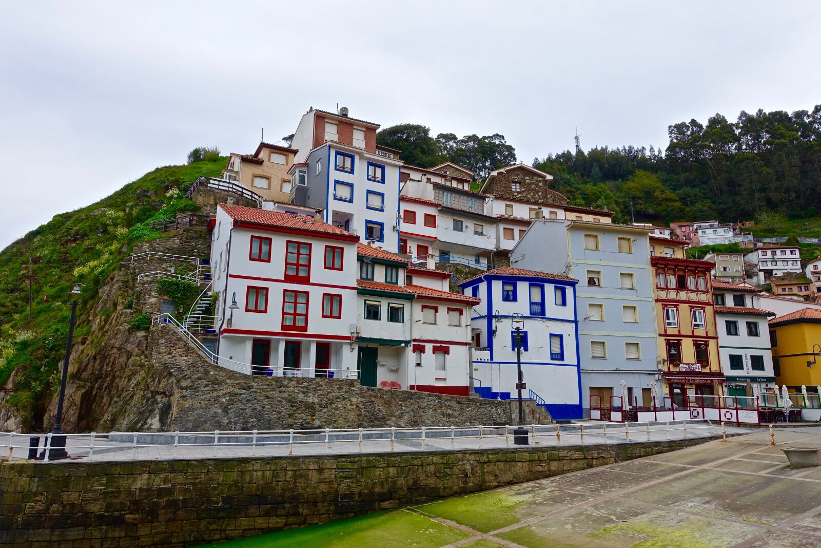 Sony Cyber-shot DSC-RX100 III sample photo. Seaside village, colourful, houses photography