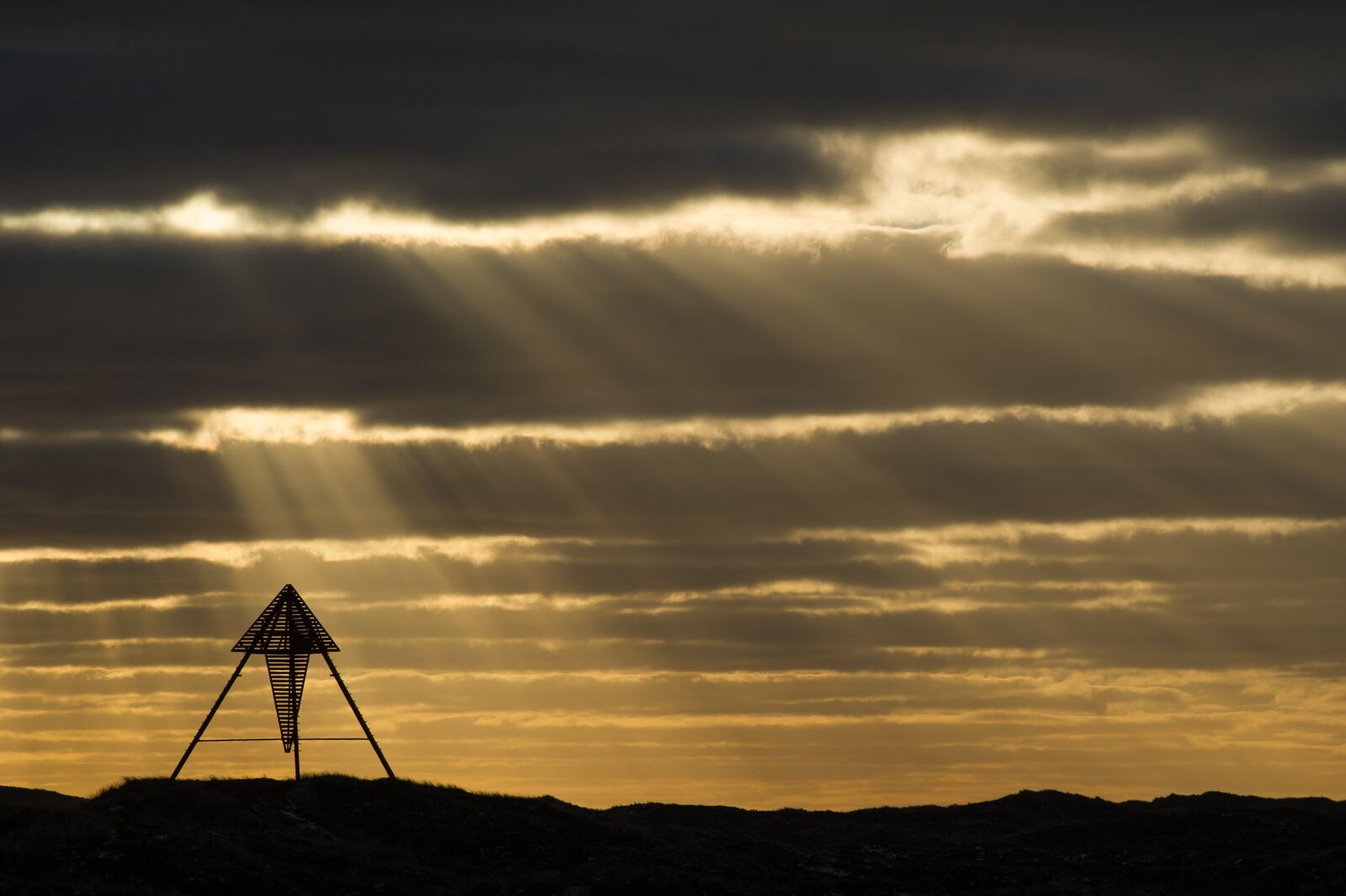 Nikon D3S sample photo. Sunbeams, a guide to photography