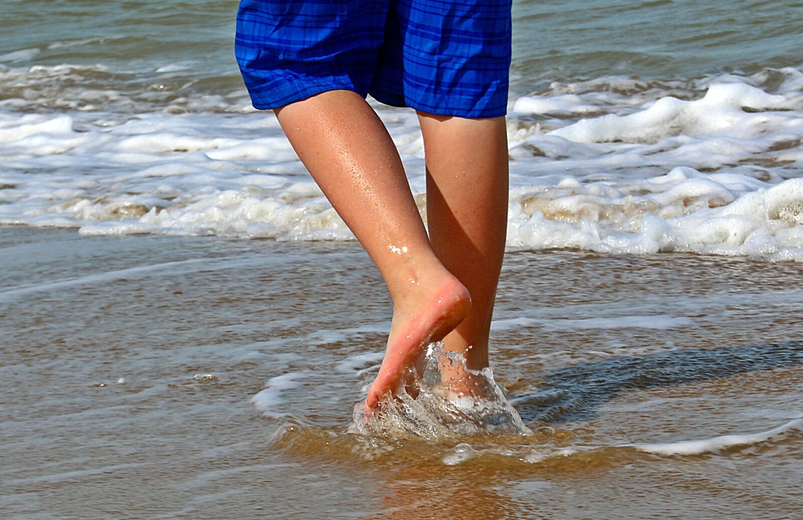 Canon EOS 650D (EOS Rebel T4i / EOS Kiss X6i) sample photo. Feet, legs, sand photography