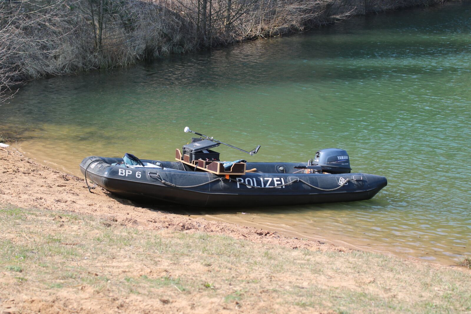 Canon EOS 750D (EOS Rebel T6i / EOS Kiss X8i) sample photo. Police, divers, boat photography