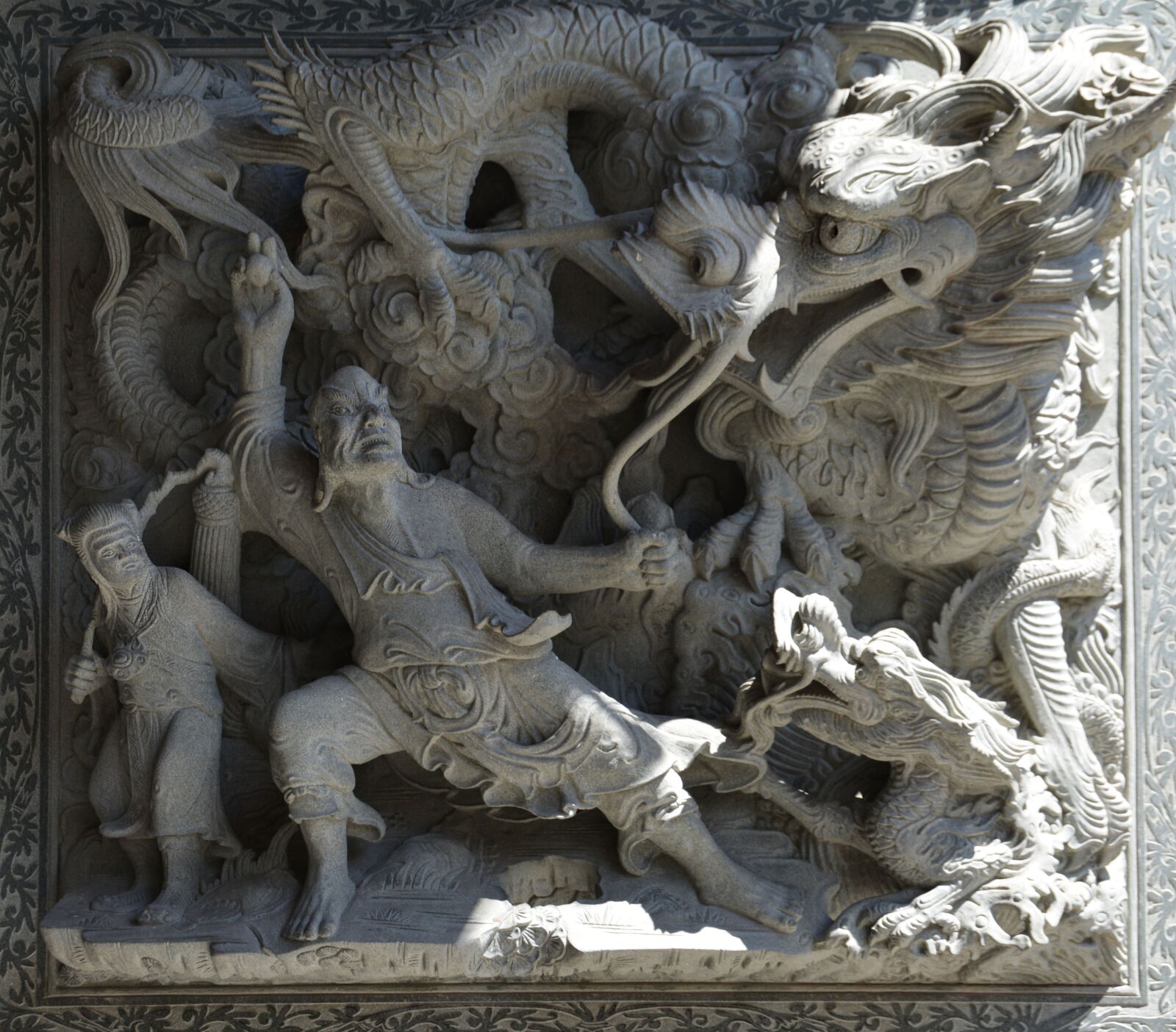 Nikon D5200 sample photo. Sculpture, dragon, fight scene photography