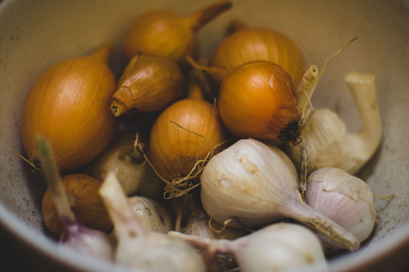 Nikon D3100 sample photo. Onions, garlic, cloves photography