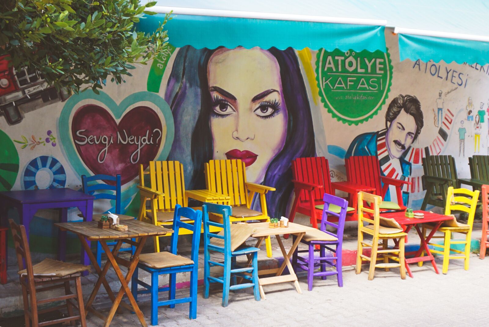 Sony a6000 sample photo. Cafe, street cafe, street photography
