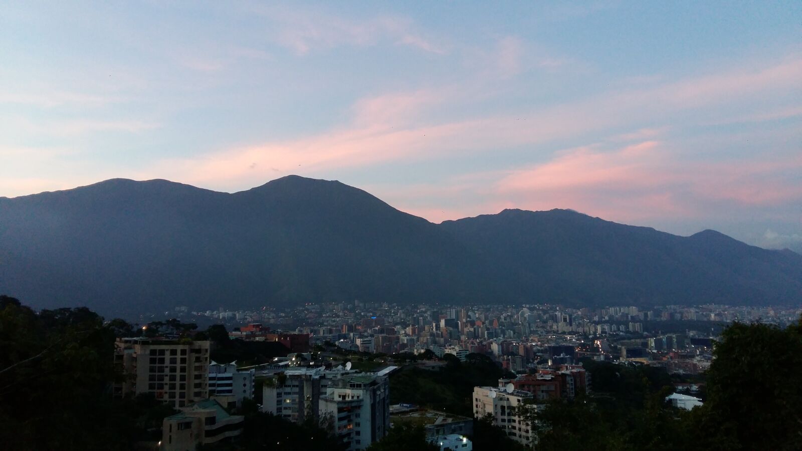 Samsung Galaxy Grand Max sample photo. Caracas, city, mountains photography