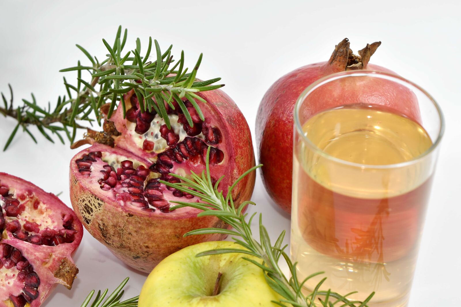 Nikon D5500 sample photo. Apple, fresh, fresh water photography