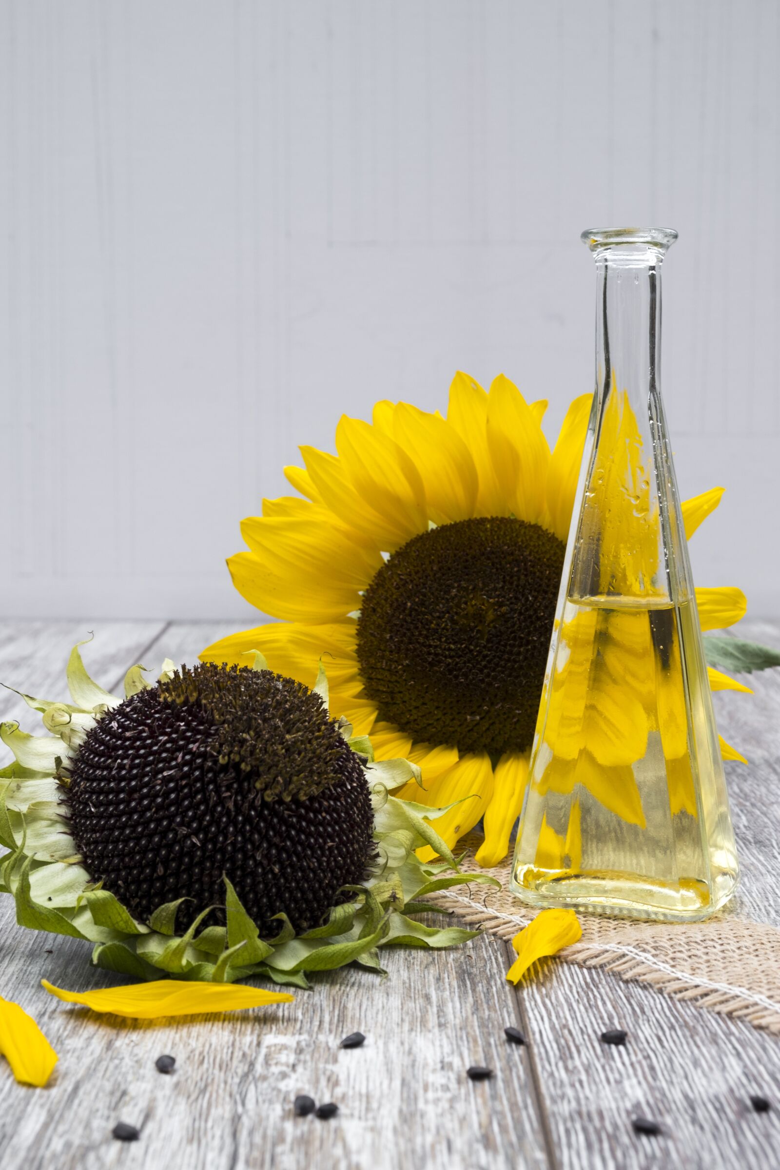 Fujifilm XF 18-55mm F2.8-4 R LM OIS sample photo. Oil, sunflower oil, cooking photography