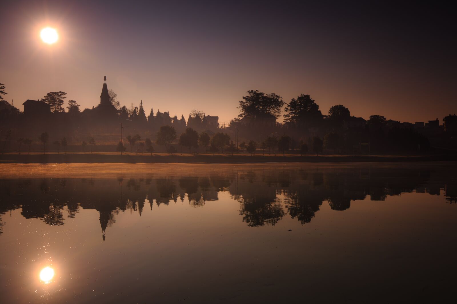 Canon EF 16-35mm F4L IS USM sample photo. Lake, sunset, dawn photography