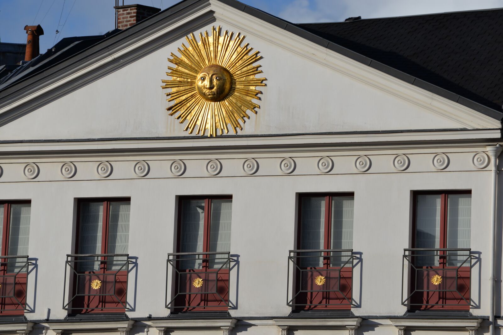 Nikon D610 sample photo. Facade, windows, sun photography