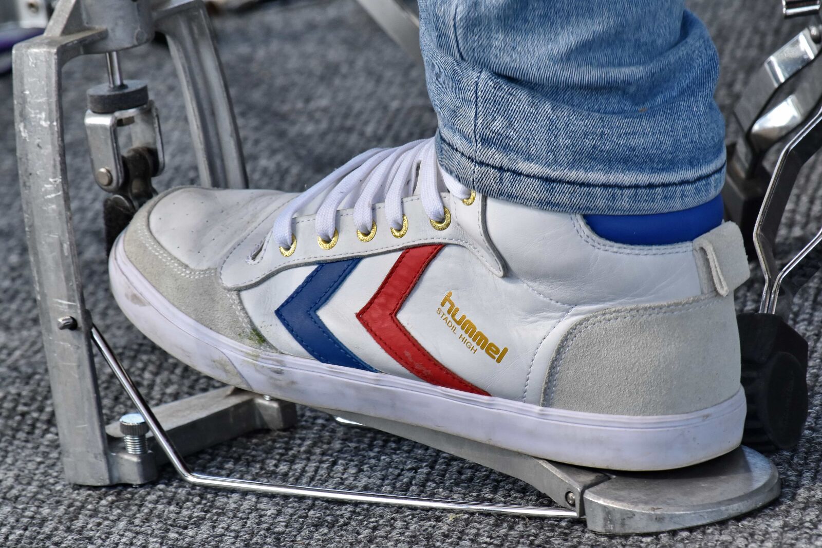 Nikon D5500 sample photo. Casual, shoelace, footwear, foot photography