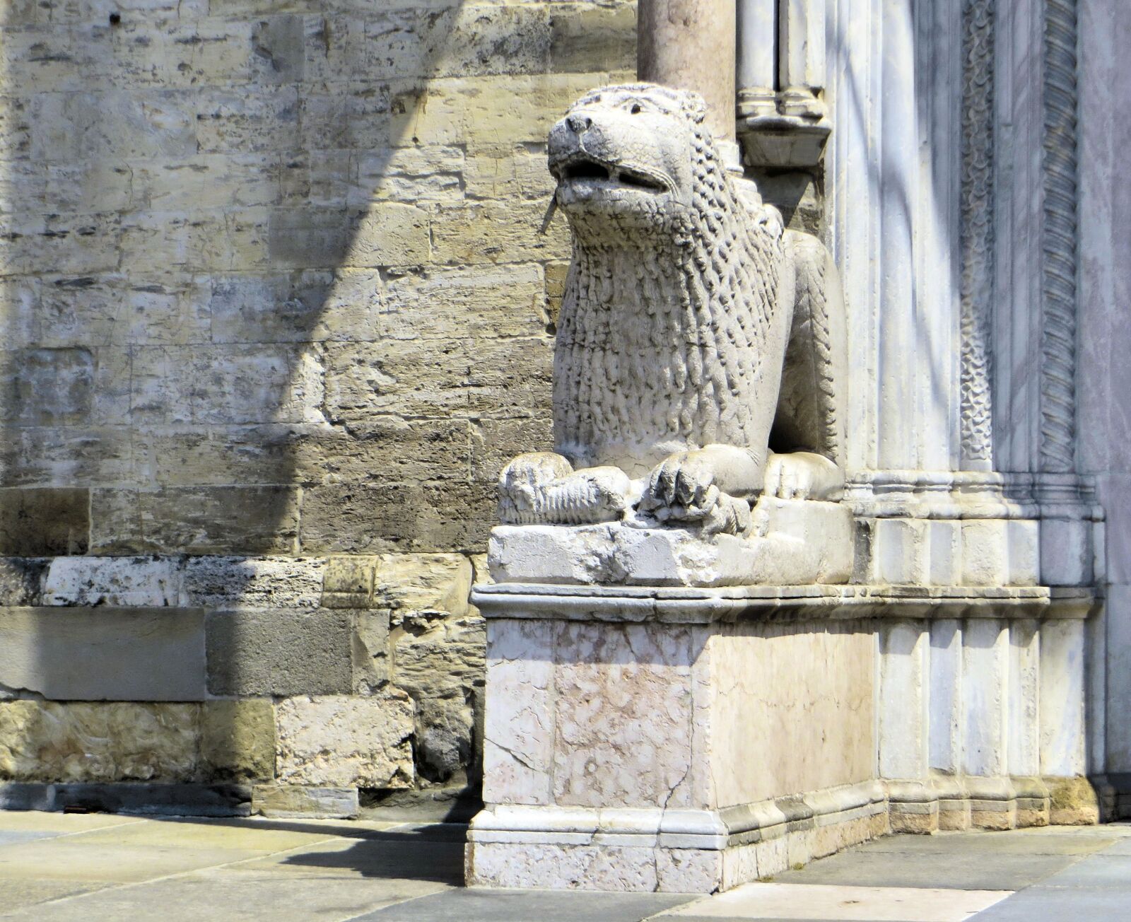 Canon PowerShot SX270 HS sample photo. Italy, parma, cathedral photography