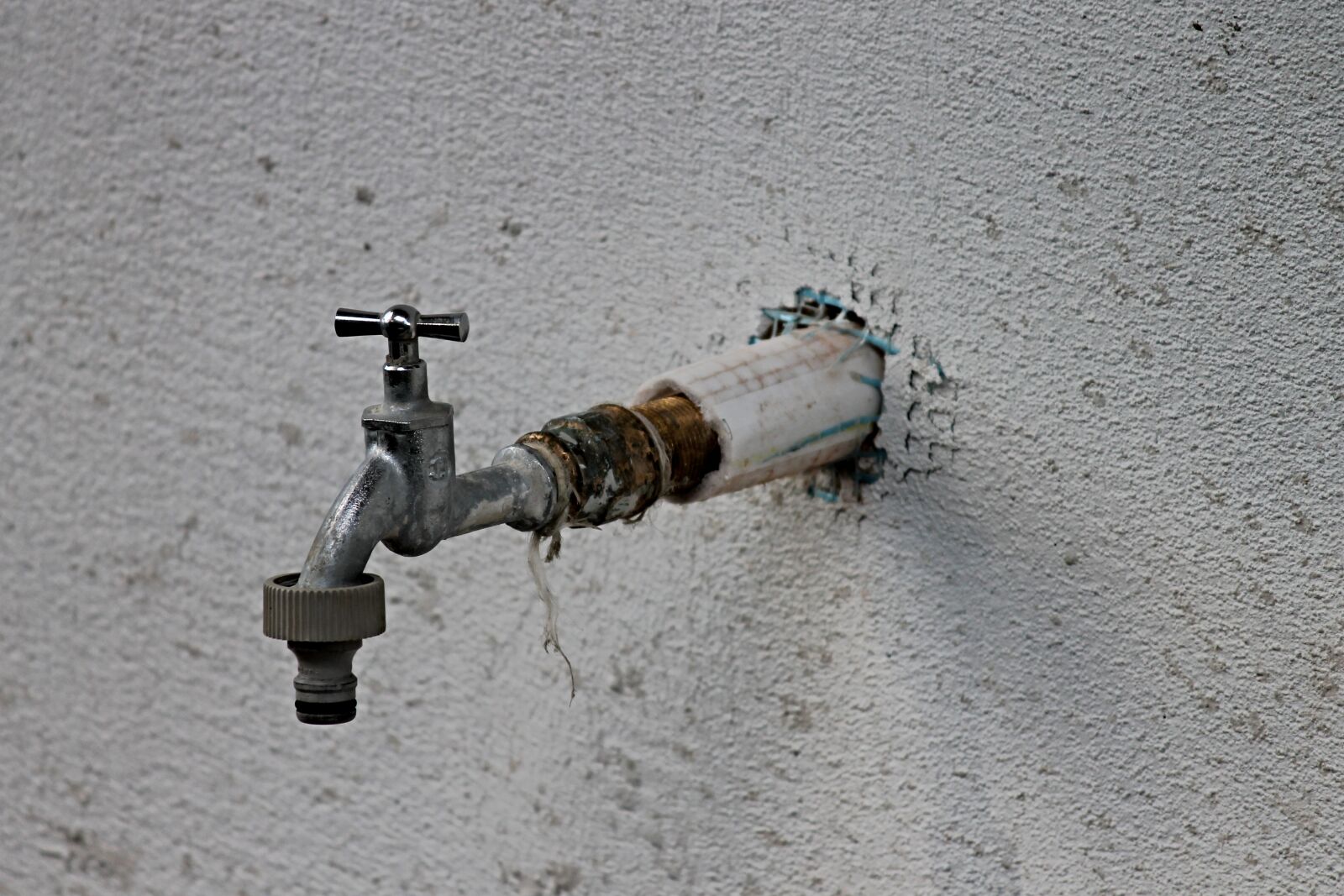 Canon EOS 1100D (EOS Rebel T3 / EOS Kiss X50) sample photo. Faucet, water connection, site photography