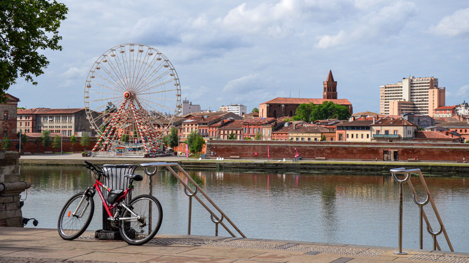 Nikon D3200 sample photo. Toulouse, bike, ferris wheel photography