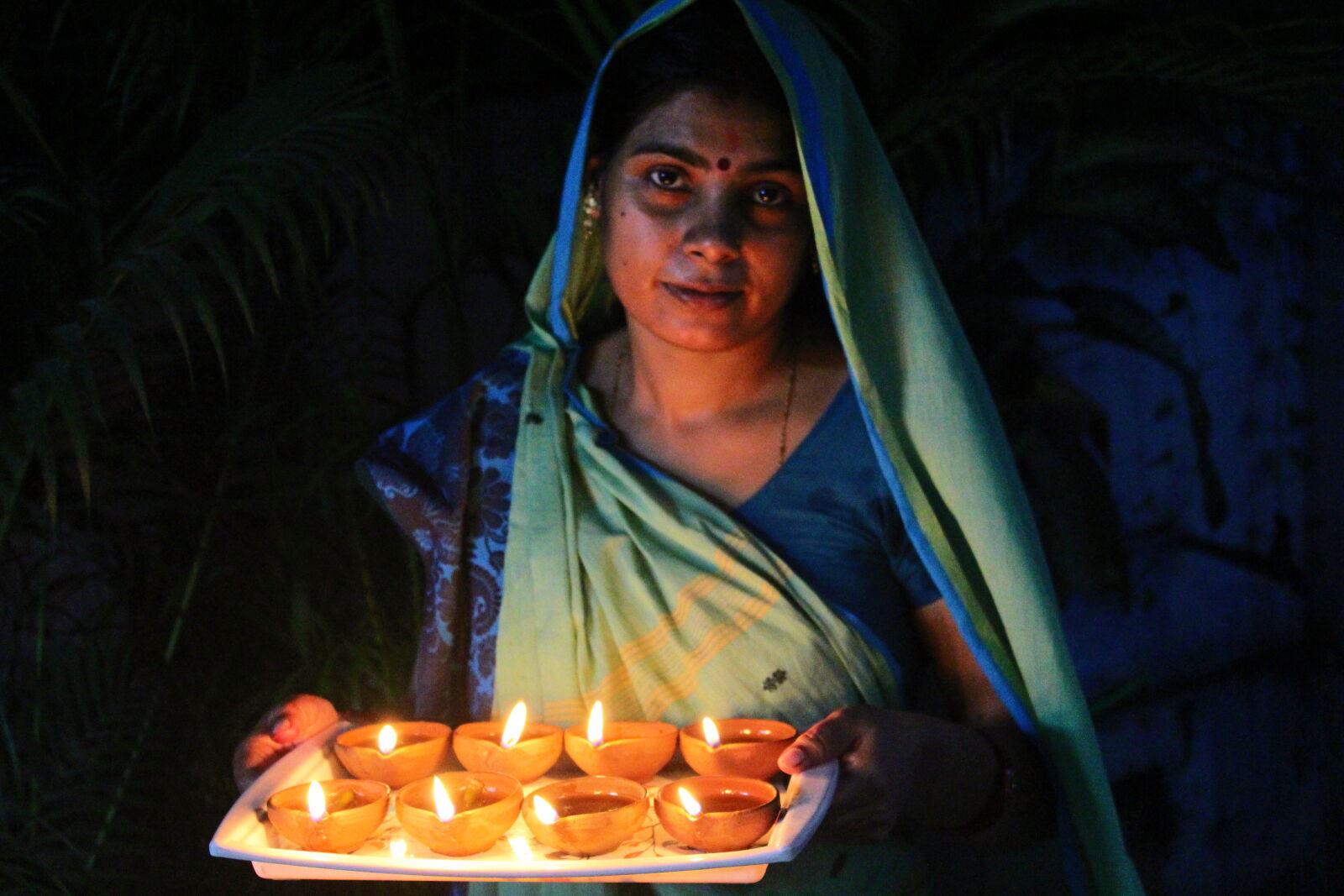Canon EOS 700D (EOS Rebel T5i / EOS Kiss X7i) sample photo. Beautiful, woman, deepavali, diwali photography