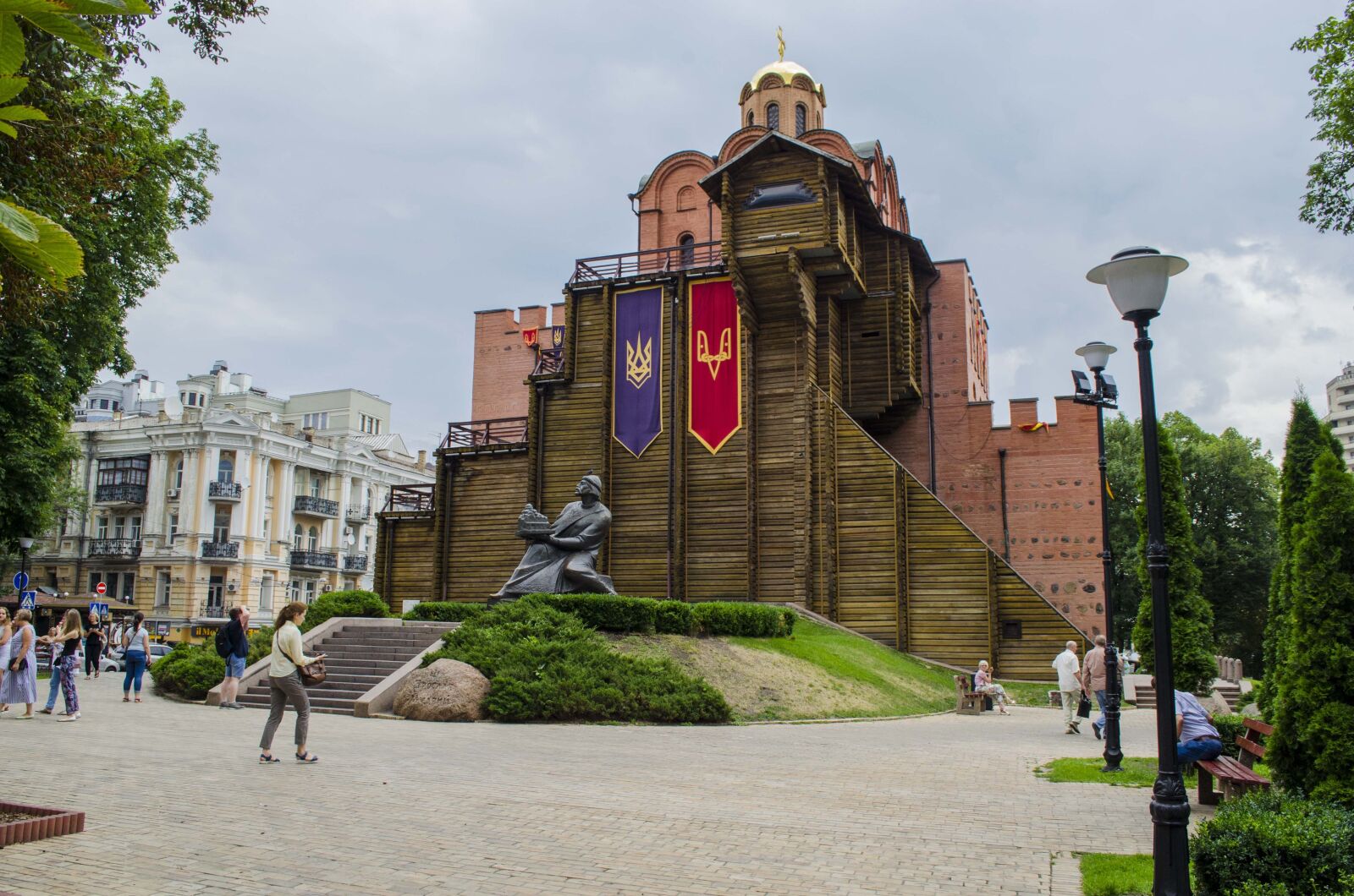 Nikon D5100 sample photo. Gate, fortress, shaft photography
