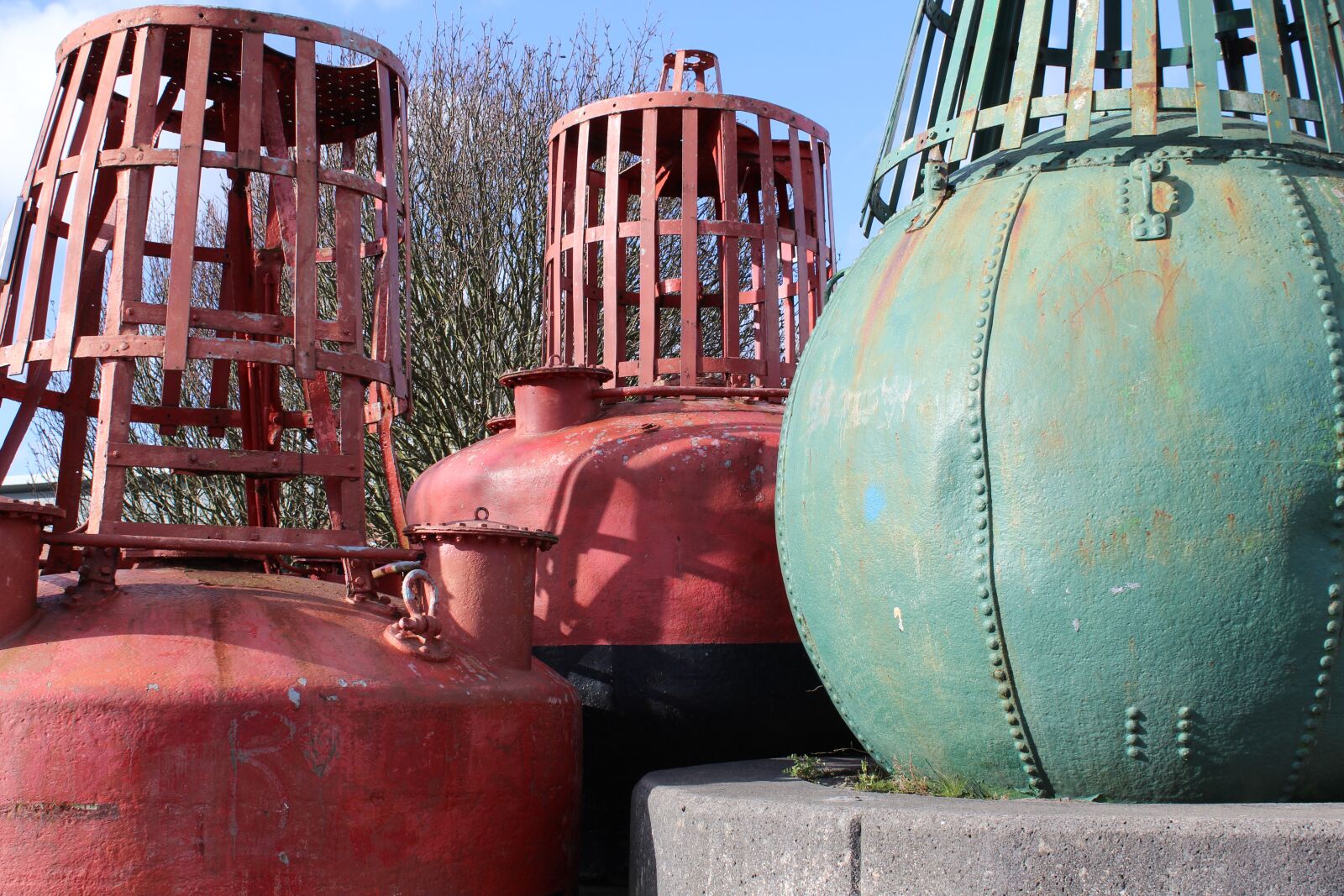 Canon EOS 4000D (EOS Rebel T100 / EOS 3000D) sample photo. Buoys, preston dock, boats photography