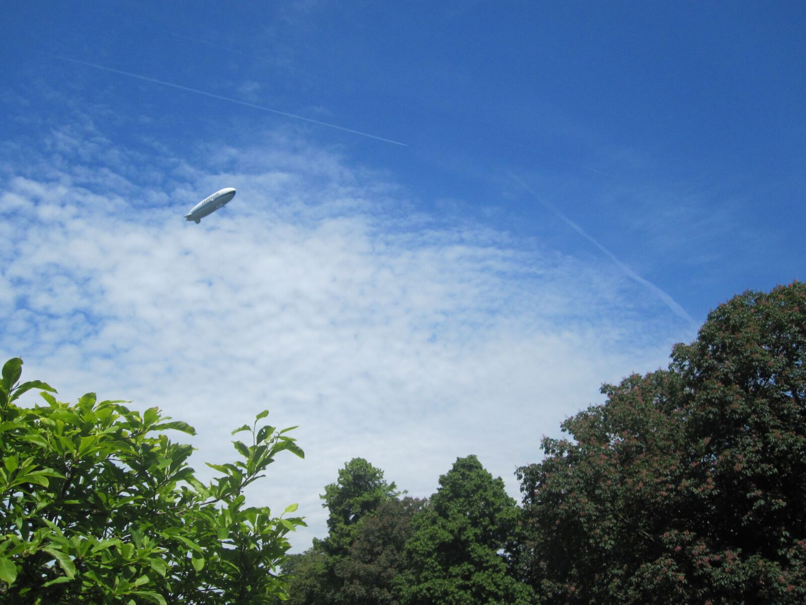 Canon PowerShot SD780 IS (Digital IXUS 100 IS / IXY Digital 210 IS) sample photo. Zeppelin, sky, aircraft photography