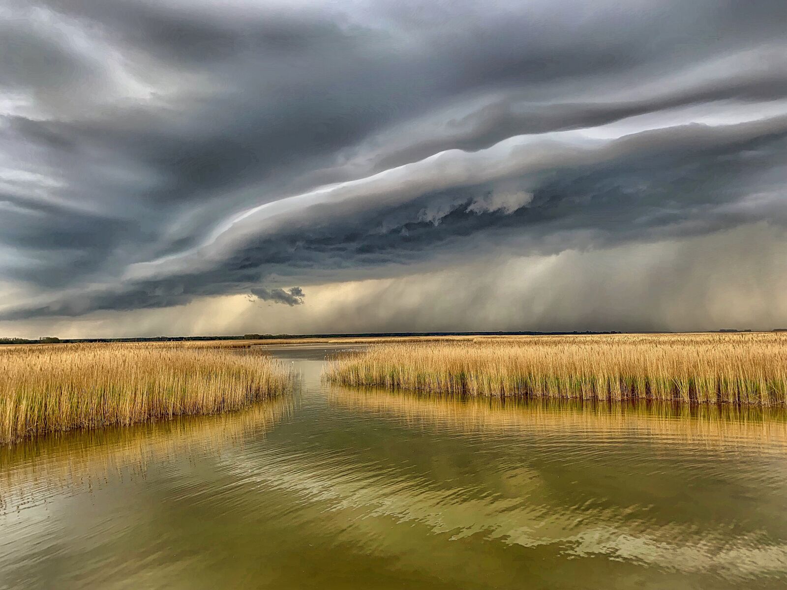 Apple iPhone XS sample photo. Wolken, bodden, thunderstorm photography