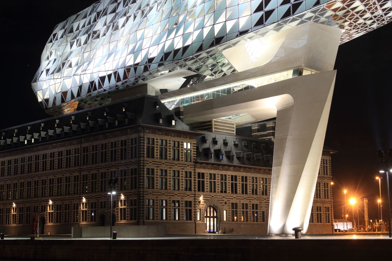 Canon EOS 550D (EOS Rebel T2i / EOS Kiss X4) sample photo. Belgium, antwerp, office photography