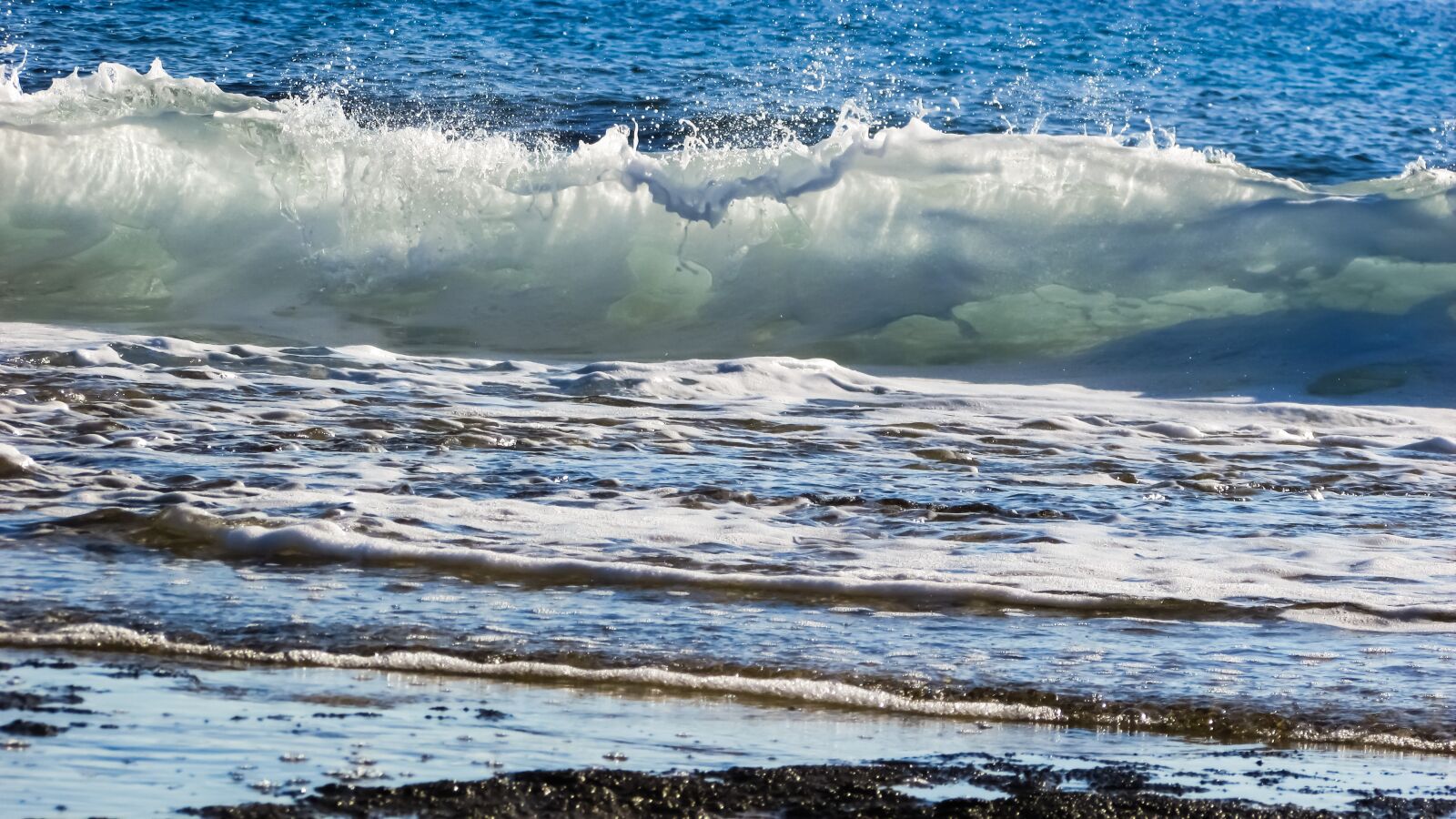 Canon PowerShot SX400 IS sample photo. Wave, smashing, sea photography