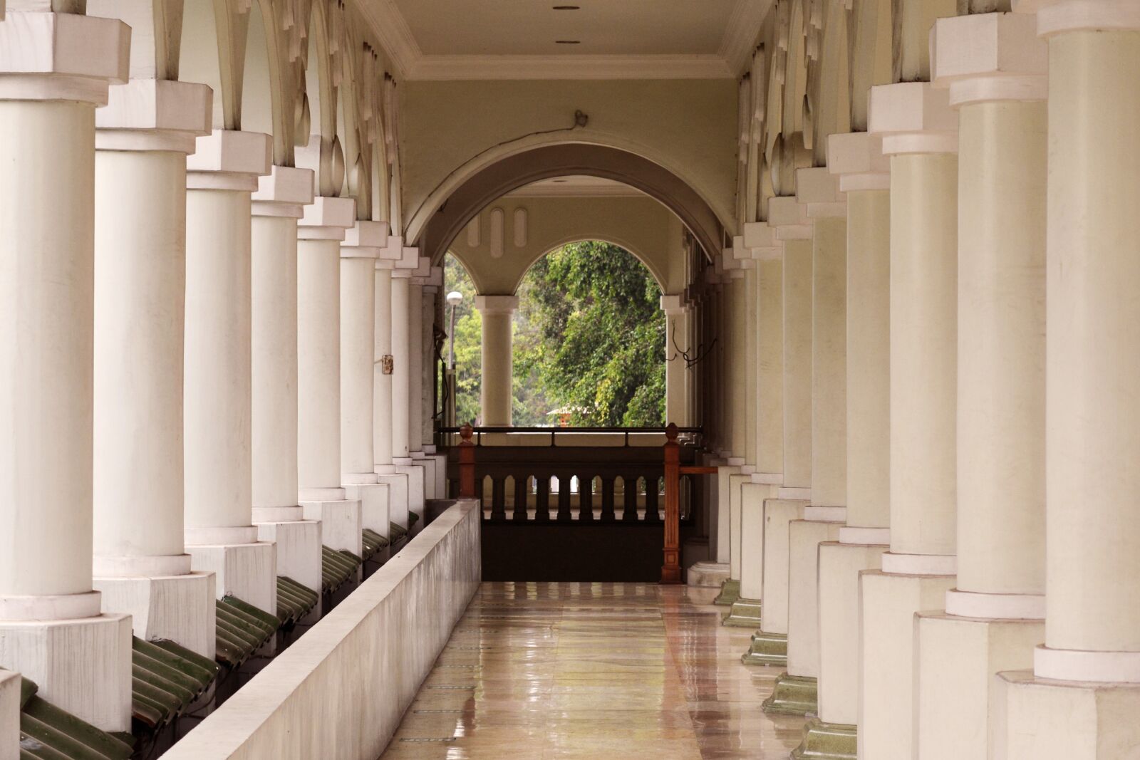 Nikon D5200 sample photo. Pillars, architecture, pillar photography