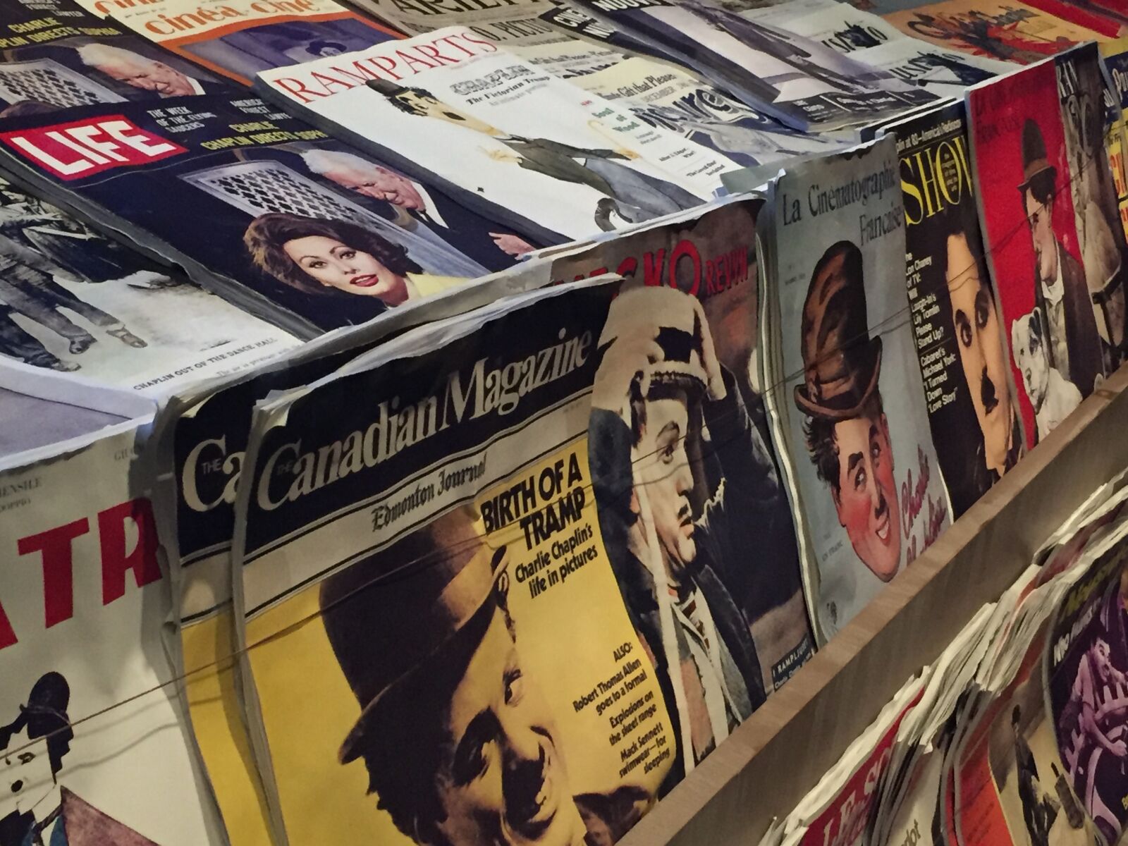 Apple iPhone 6 sample photo. Newspapers, kiosk, journal photography