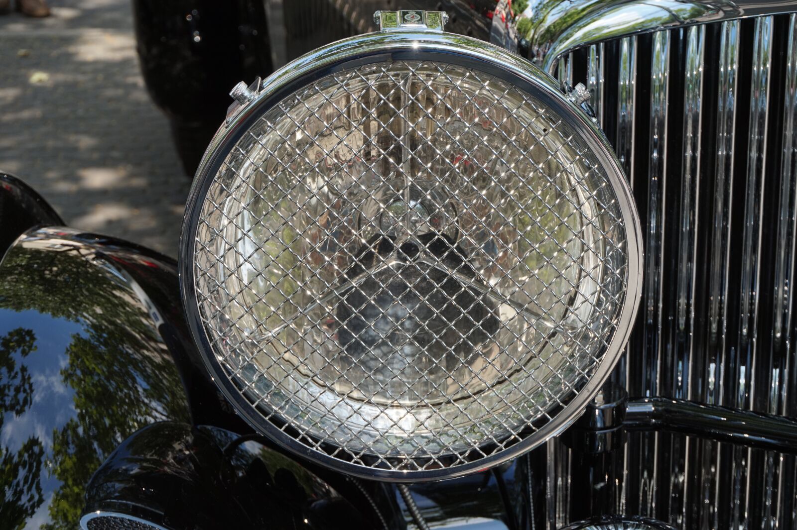 Sony Alpha a5000 (ILCE 5000) sample photo. Old, steel, spotlight photography