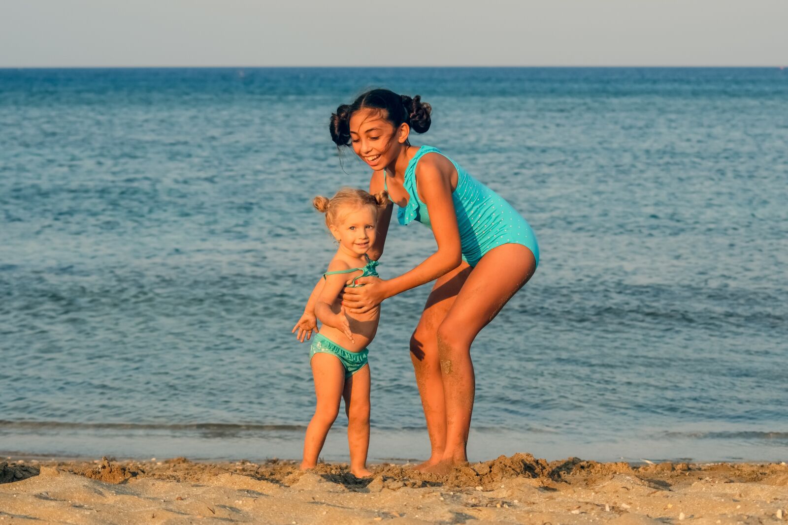 Nikon D3300 sample photo. Sisters, love, beach photography